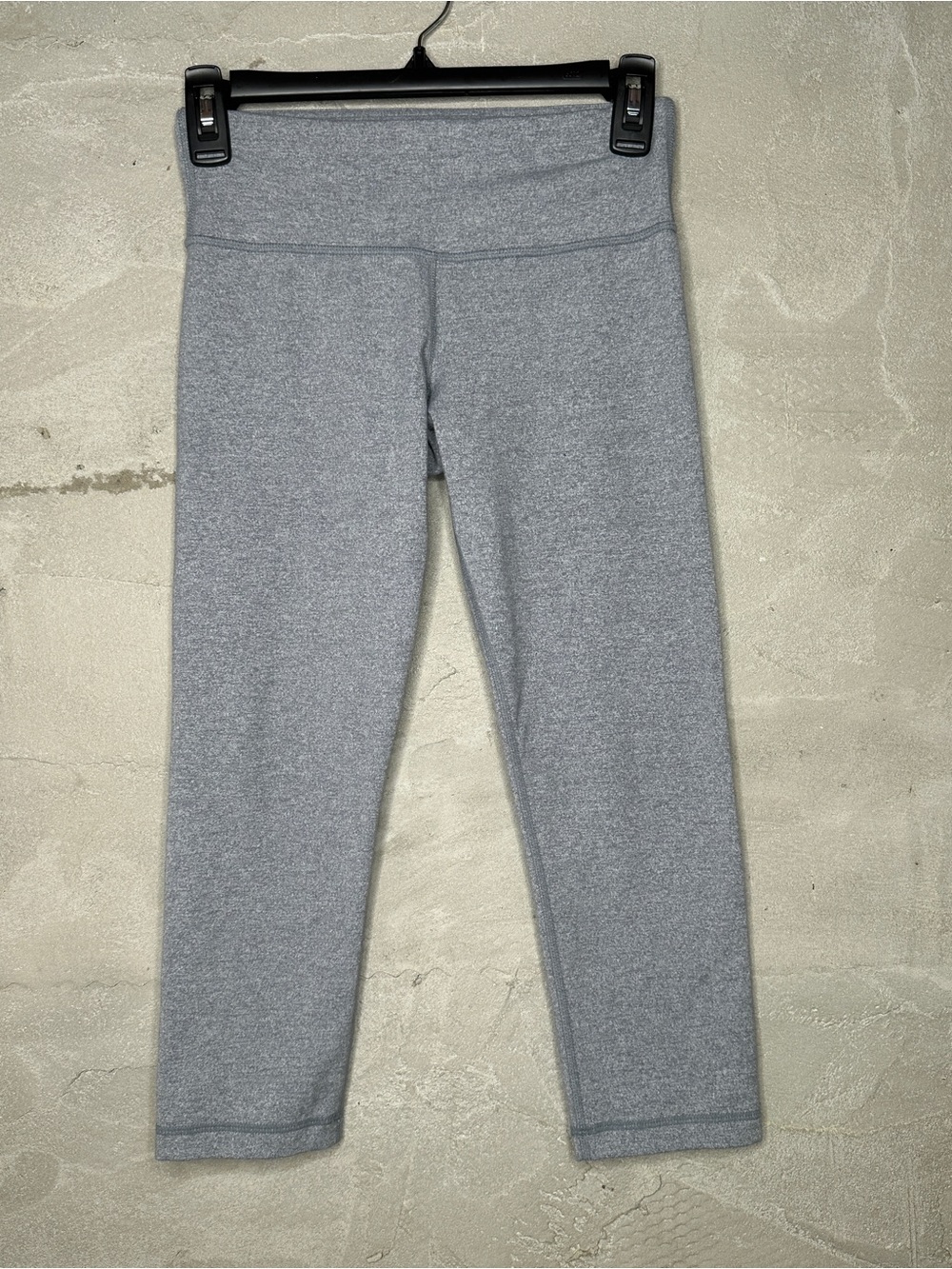 Lululemon Heather Gray Cropped Leggings Size 4